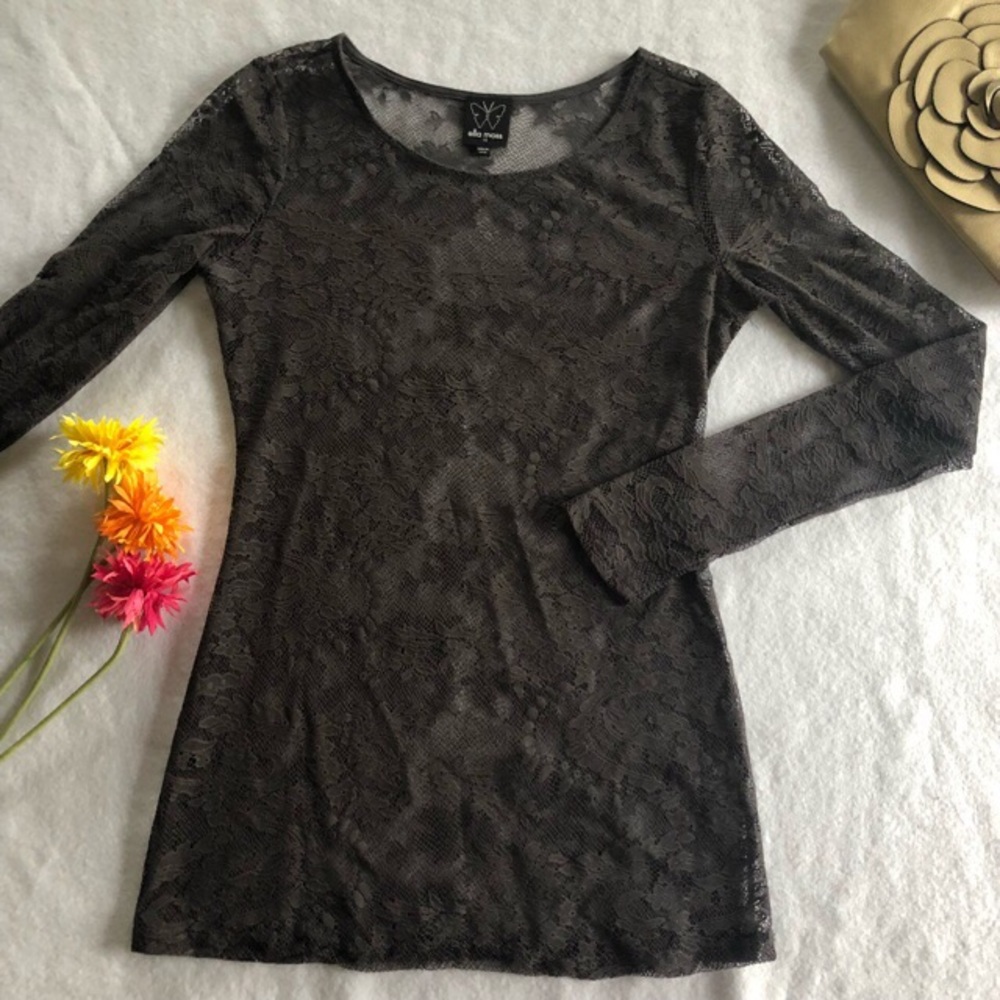 ✨Ella Moss Gray Lace Top✨